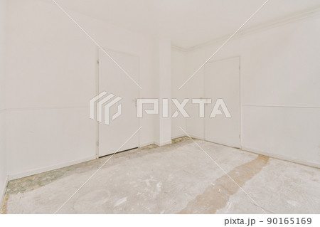 Spacious empty apartment in an open design in a minimalist style in a modern house 90165169