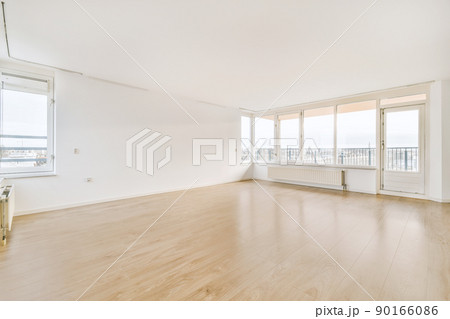 Empty hall room with good bright and large window 90166086