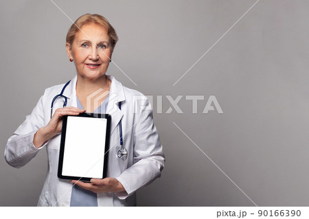 Happy doctor with tablet pc with empty white display touchscreen over blue background 90166390
