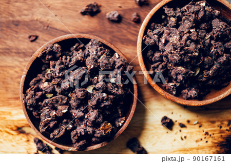 Healthy snacks frfom nuts in chocolate 90167161