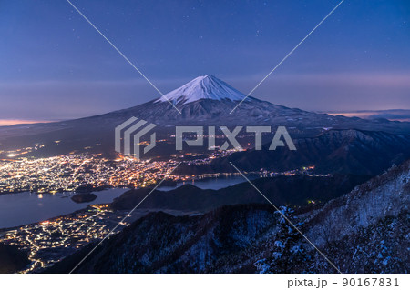 《山梨県》富士山の夜明け・新道峠 90167831