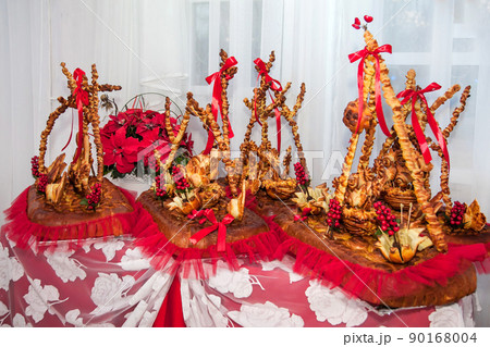 Pastry cakes stuffed with yeast dough, decorated with figures and flowers made of dough - bread art, ornate wedding bread Pastry cakes stuffed with yeast dough, decorated with figures and flowers made of dough - bread art, ornate wedding bread 90168004