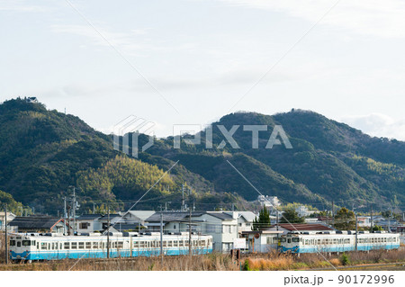 【牟岐線】早朝の中田駅と列車 【牟岐線】早朝の中田駅と列車 90172996