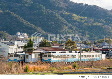【牟岐線】早朝の中田駅と列車 【牟岐線】早朝の中田駅と列車 90173001