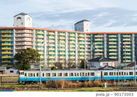 【牟岐線】マンションと列車 90173003