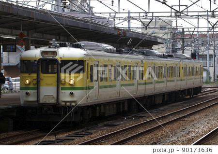 終焉近い信越本線115系(弥彦色・快速) 終焉近い信越本線115系(弥彦色・快速) 90173636