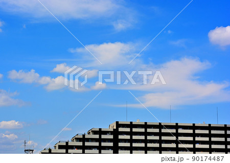 青空と雲　背景 90174487