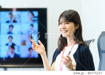 ミーティング　会議　オンライン会議　ビデオ会議　テレビ会議　ウェブ会議　ズーム会議　リモート 90175257
