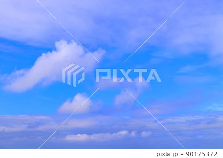 青空と白い雲 青空と白い雲 90175372