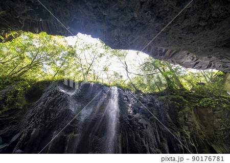 高千穂峡　五ケ瀬川から真名井の滝の眺望 90176781