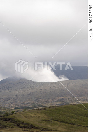 阿蘇中岳第一火口の噴煙 90177296