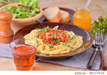 スパゲッティ、ミートソース。ランチ、パスタ、ミートソーススパゲッティ。イタリアン、洋食。 スパゲッティ、ミートソース。ランチ、パスタ、ミートソーススパゲッティ。イタリアン、洋食。 90177610