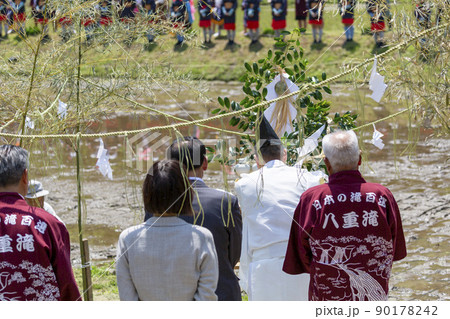 〈島根県〉入間花田植え 神事 〈島根県〉入間花田植え 神事 90178242