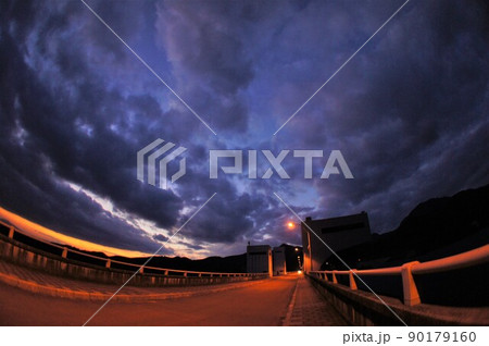 竜門ダムの天端 90179160
