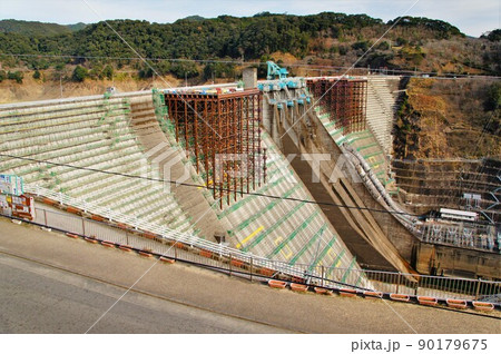 再開発中の鶴田ダムの堤体 再開発中の鶴田ダムの堤体 90179675