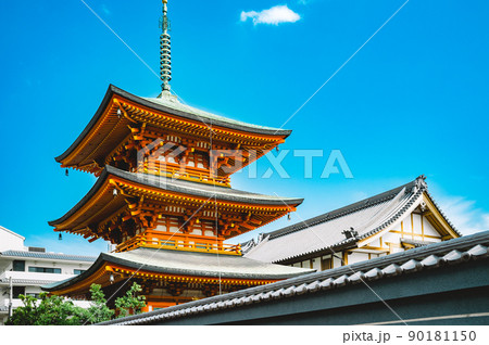 兵庫・尼崎・本興寺の三重塔 兵庫・尼崎・本興寺の三重塔 90181150