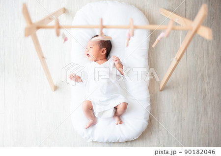 魔の三週目の赤ちゃん　乳児　新生児　ベビージム 90182046