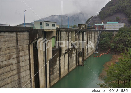 広川ダムの堤体 90184686