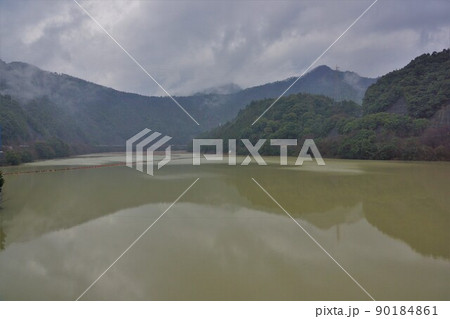椿山ダムのダム湖 椿山ダムのダム湖 90184861