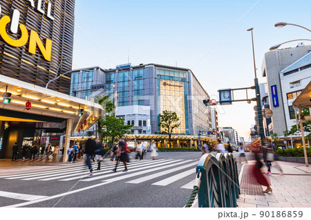京都 夕暮れの四条河原町 京都 夕暮れの四条河原町 90186859