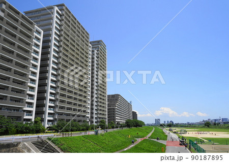 5月　大田76東京サーハウス(リバーポート)とシエルズガーデン･多摩川ガス橋緑地 90187895