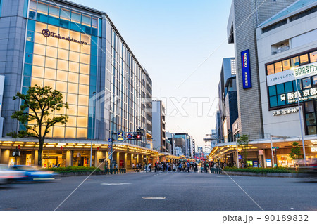 京都 夕暮れの四条河原町 京都 夕暮れの四条河原町 90189832