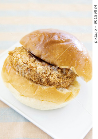 美味しいメンチカツバーガー 90189984
