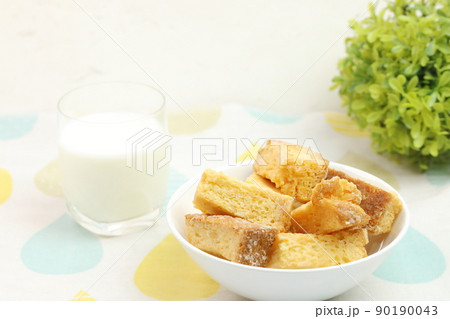 ラスク(食パン) 牛乳 ラスク(食パン) 牛乳 90190043