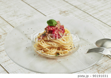 チェリートマトとバジル、ツナの冷製パスタ 90191031