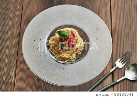 チェリートマトとバジル、ツナの冷製パスタ 90191041