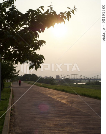 綺麗な風景　夕陽 90191530