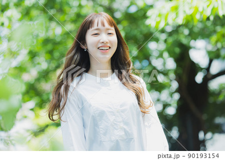 女性　新緑　　 90193154