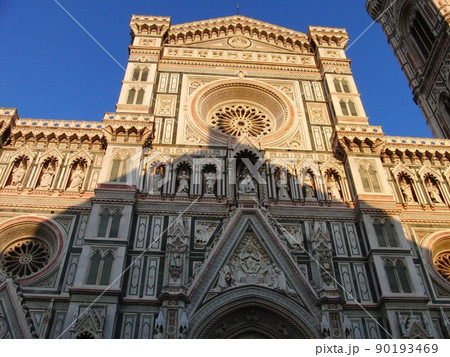 フィレンツェ 青空のサンタ・クローチェ教会 フィレンツェ 青空のサンタ・クローチェ教会 90193469