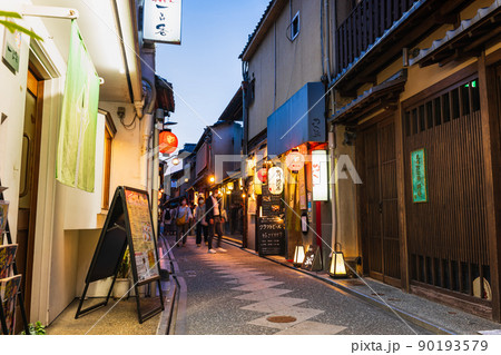 京都　先斗町　夕夜景 90193579