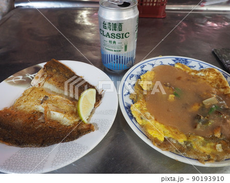 台湾の夜市グルメ(蚵仔煎と煎虱目魚) 台湾の夜市グルメ(蚵仔煎と煎虱目魚) 90193910