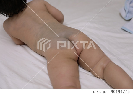 赤ちゃん ベビー 赤ん坊 90194779