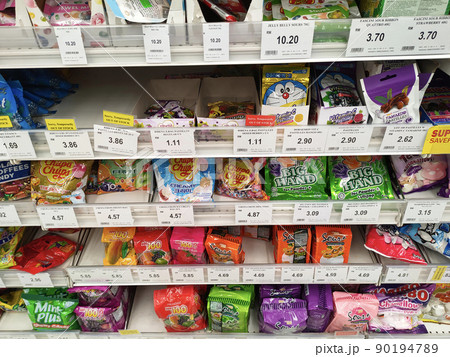 SELANGOR, MALAYSIA -MAY 13, 2022: The candies are wrapped in commercial plastic packaging and labelled by brand. Display on a supermarket shelf for sale. Every item has a different price tag. SELANGOR, MALAYSIA -MAY 13, 2022: The candies are wrapped in commercial plastic packaging and labelled by brand. Display on a supermarket shelf for sale. Every item has a different price tag. 90194789