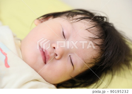 睡眠中 眠る 子供 90195232
