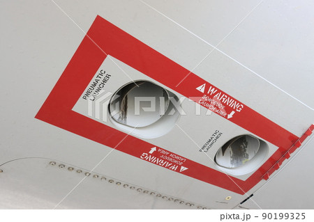 ソノブイ投下口 哨戒機 対潜哨戒機 音波探知機 ソノブイ投下口 哨戒機 対潜哨戒機 音波探知機 90199325