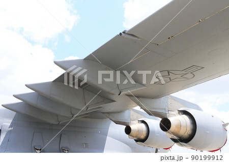 輸送機の主翼　大型機の主翼　エンジンポット 90199912