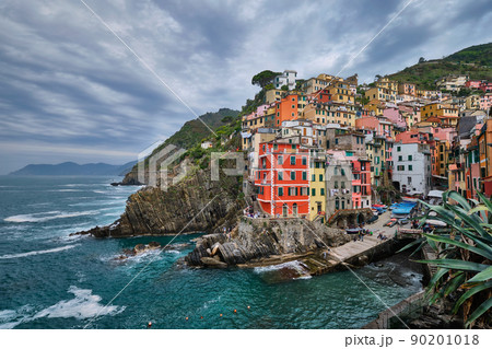 Riomaggiore village, Cinque Terre, Liguria, Italy 90201018