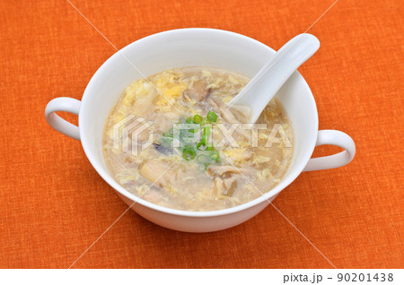 舞茸（マイタケ）の中華玉子スープ。市販の中華スープの素に、マイタケをアレンジ追加。 90201438