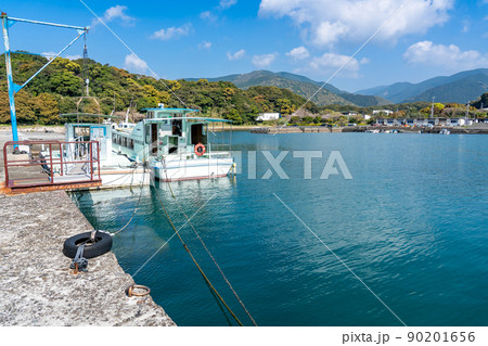 高知県土佐清水市　竜串海岸から見残し海岸へ渡るグラスボートの乗り場 90201656