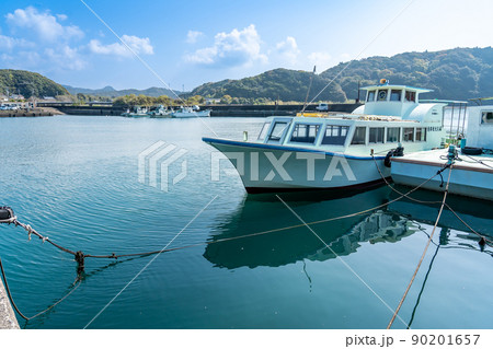 高知県土佐清水市　竜串海岸から見残し海岸へ渡るグラスボートの乗り場 90201657