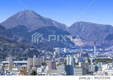 別府市街と鶴見岳 別府市街と鶴見岳 90203306