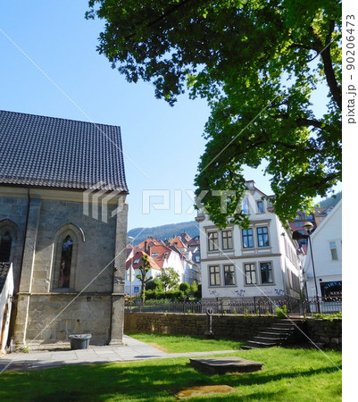 ノルウェー　ベルゲン　St. Mary's Churchから見た住宅街 90206473