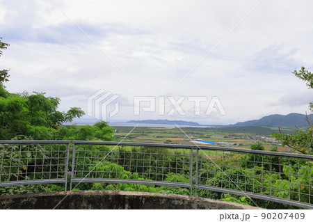 沖縄・石垣島　バンナ公園　名蔵遠見台から望む名蔵湾 90207409