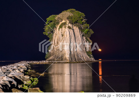 《石川県》月明かりの見附島・夜景 90209869