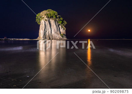 《石川県》月明かりの見附島・夜景 90209875