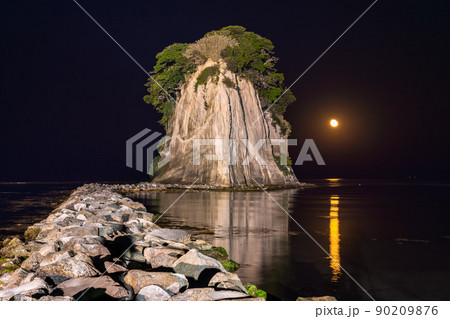 《石川県》月明かりの見附島・夜景 90209876